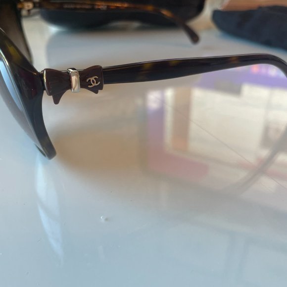 Tortoise Chanel sunglasses with bows main image 6